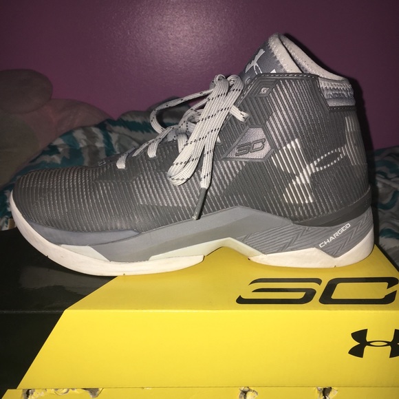 Curry Basketball shoes - Picture 2 of 6